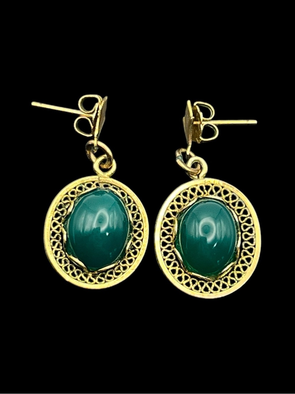 Green oval cabochon gold tone filigree dangle vintage earrings